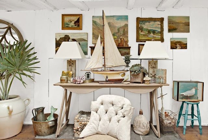 drewniany model jachtu, model żaglowca z drewna, dekoracje marynistyczne, żeglarskie prezenty, morskie upominki