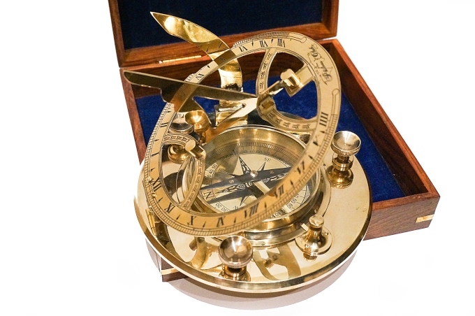 Jak działa Zegar Dollond'a? - Zegar Słoneczny z Kompasem.